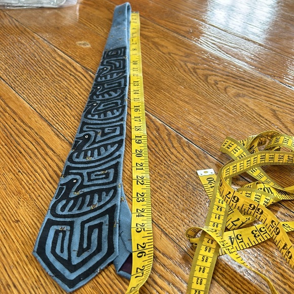 Vintage Cravate De France necktie.  Blue with ducks and fox print. Some pilling. - Picture 9 of 10